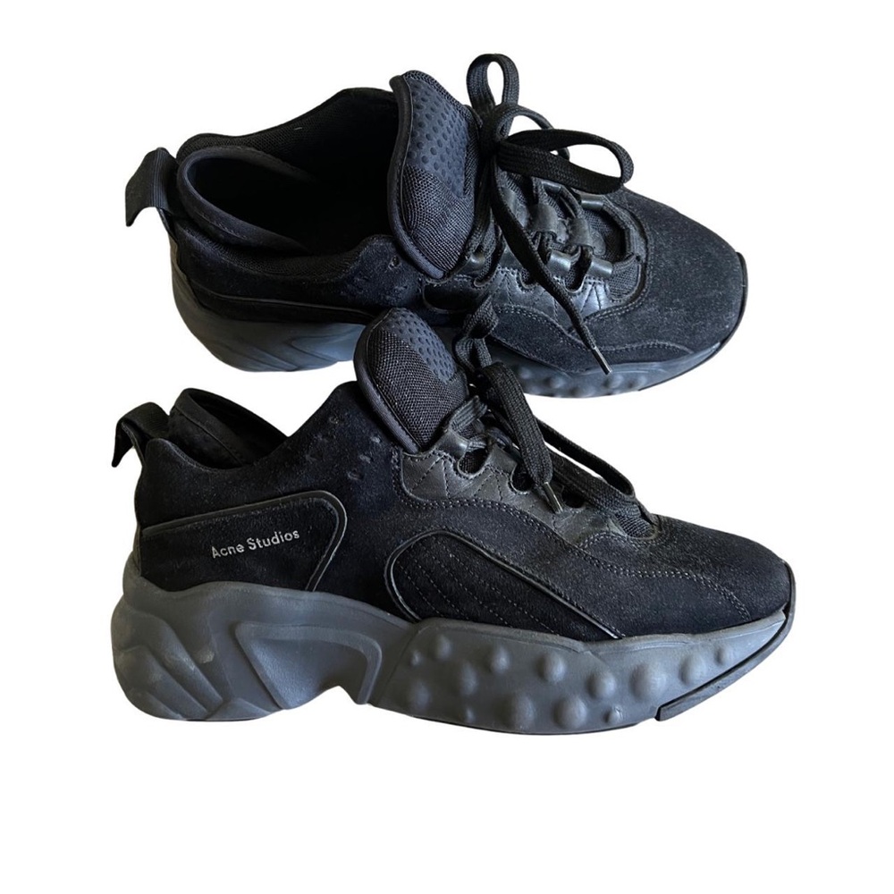 acne studios manhattan sneaker in black suede